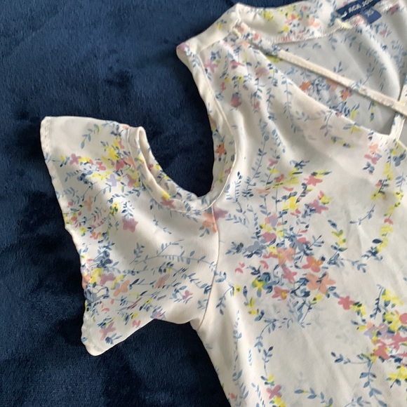 Flower blouse cream light colors size Xs - Picture 3 of 6